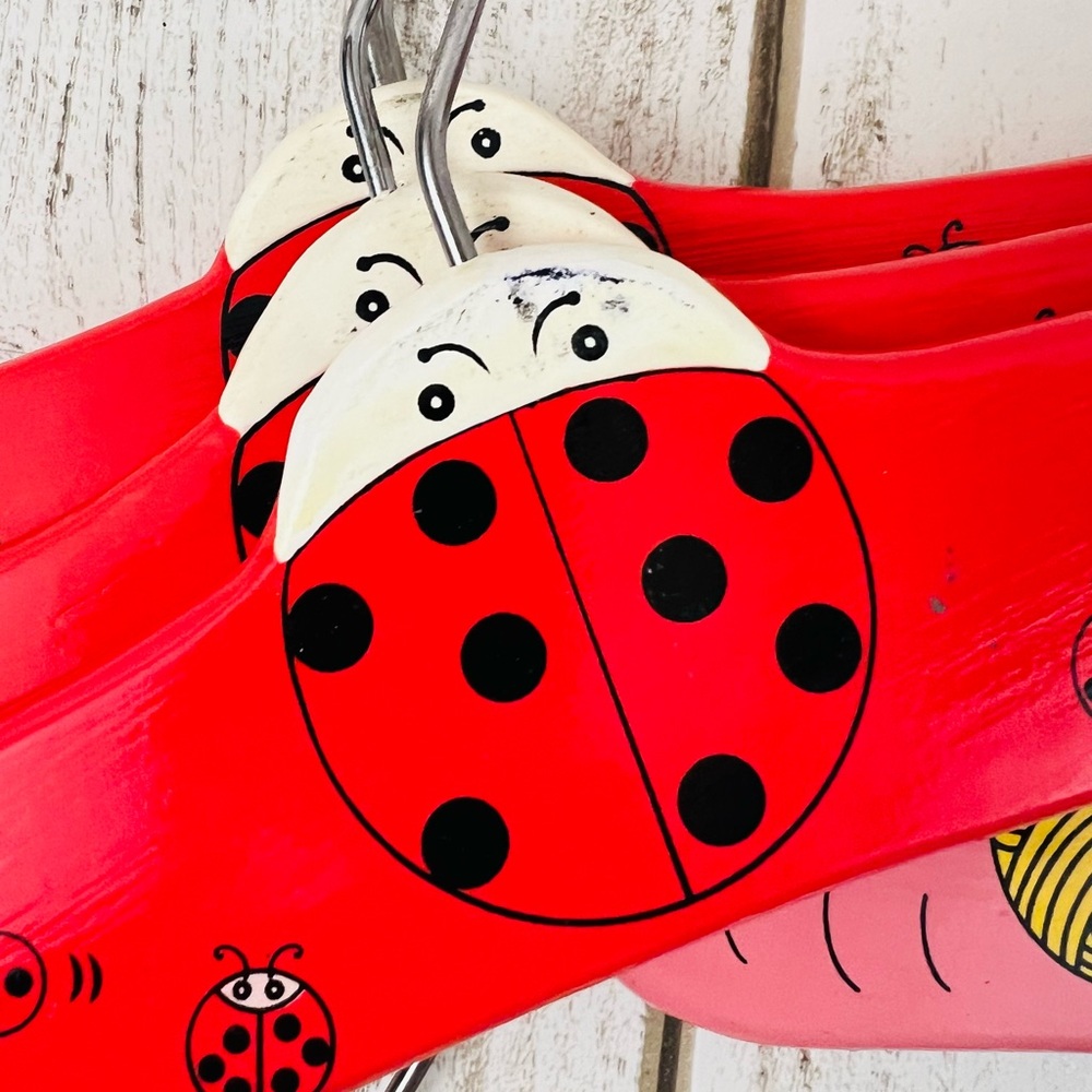 Kidorable Vintage Aminal Kids Wooden Hangers Bundle of 10 Frog Cat Ladybug - Picture 8 of 10